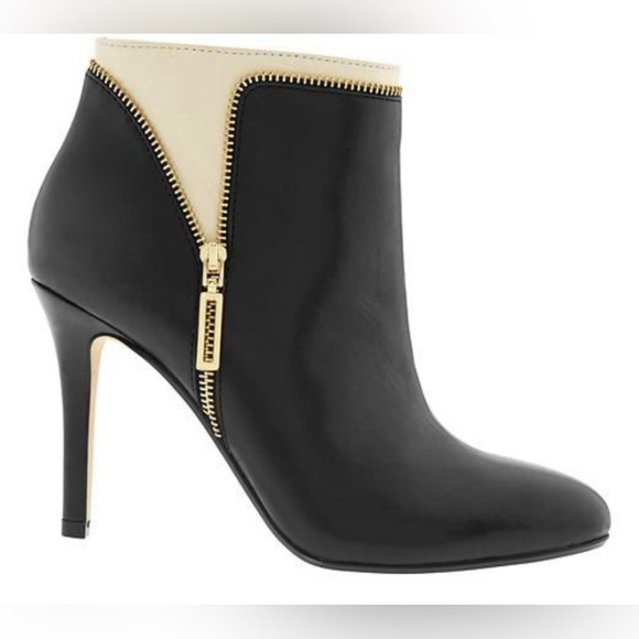 Banana Republic Shoes - Banana Republic Kamile Leather Ankle Booties in a Black and Cream Size 8